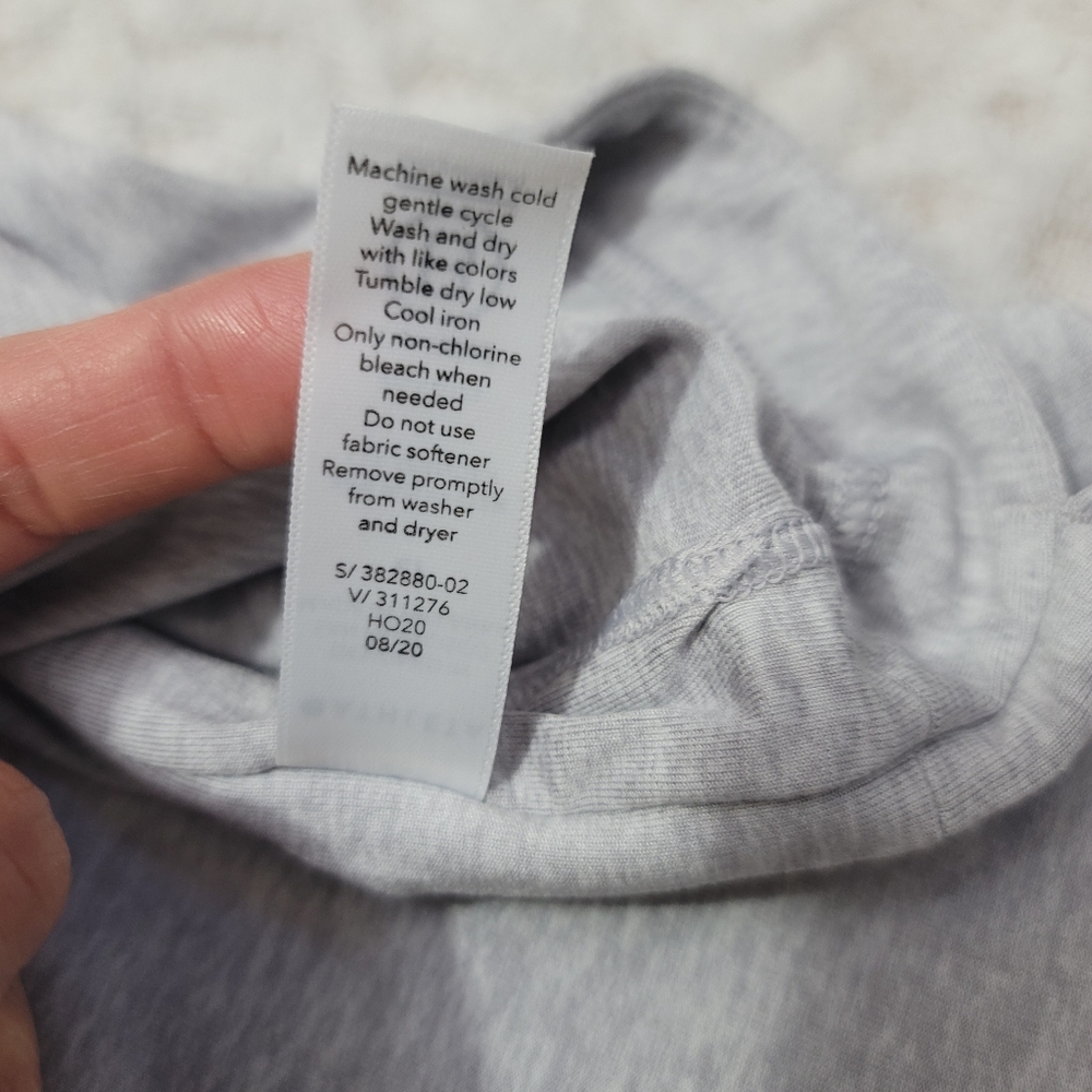 Athleta Uptempo Long Sleeve Thumbhole High-low Top Size LT Light Gray - Picture 14 of 14